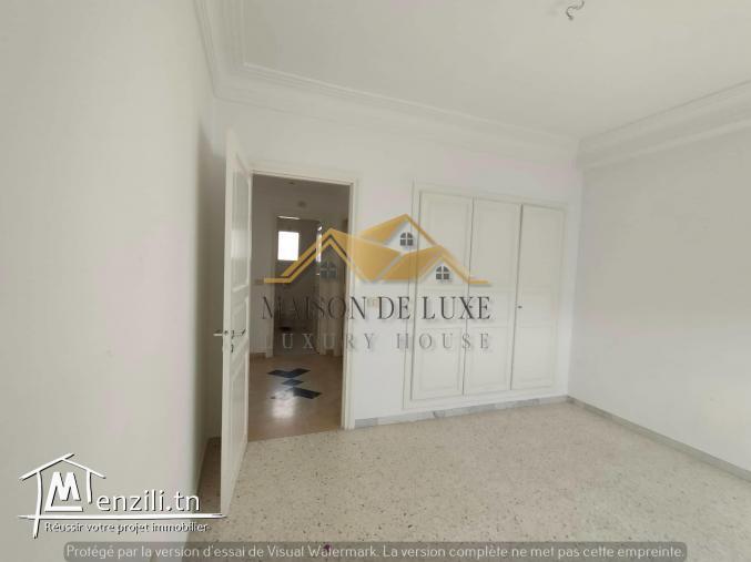 Appartement S+3 dans une  résidence calme à Ennasr2