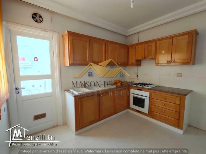 Appartement S+3 dans une  résidence calme à Ennasr2