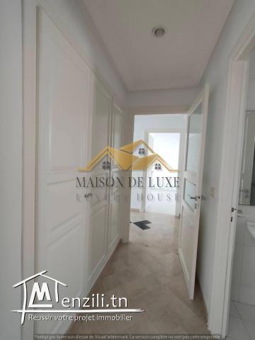 Appartement S+3 dans une  résidence calme à Ennasr2