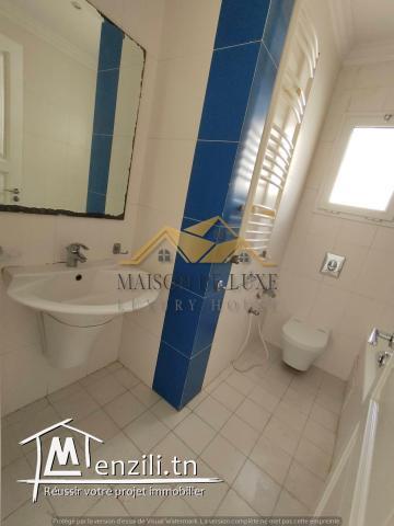 Appartement S+3 dans une  résidence calme à Ennasr2