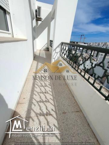 Appartement S+3 dans une  résidence calme à Ennasr2