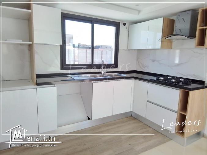 À vendre un appartement S+3 situé à LA MARSA