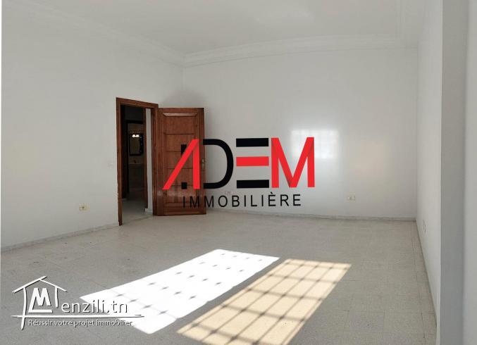 RDC S2 avec place parking et petit jardin