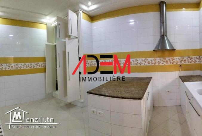 RDC S2 avec place parking et petit jardin