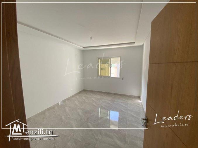 À vendre un appartement jamais habité S+2 situé à L AOUINA