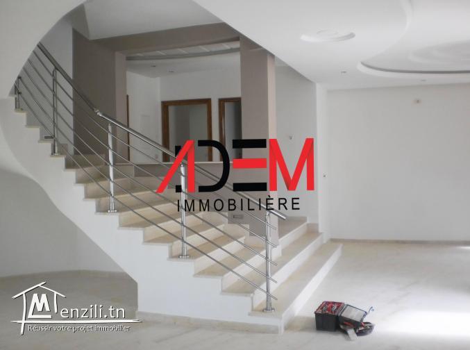 Villa indépendante avec petit jardin et garage