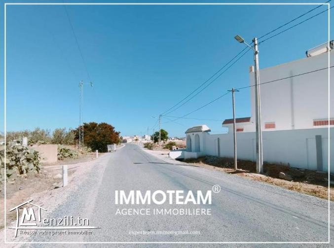 A VENDRE un beau terrain situé à 4Km de Jinen Hammamet