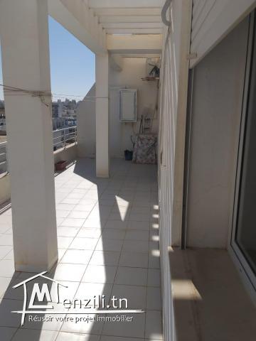 Location d'un magnifique Appartement S+1 (Meublé) avec une vaste terrasse, situé à Khezama E...