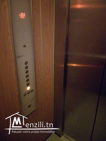 Location d'un magnifique Appartement S+1 (Meublé) avec une vaste terrasse, situé à Khezama E...