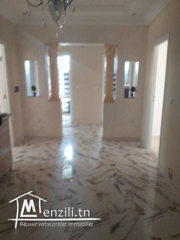 Appartement 2éme étage s+4 a louer situer a Cite el Hidhab fouchena