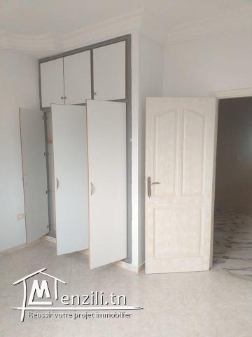 Appartement 2éme étage s+4 a louer situer a Cite el Hidhab fouchena