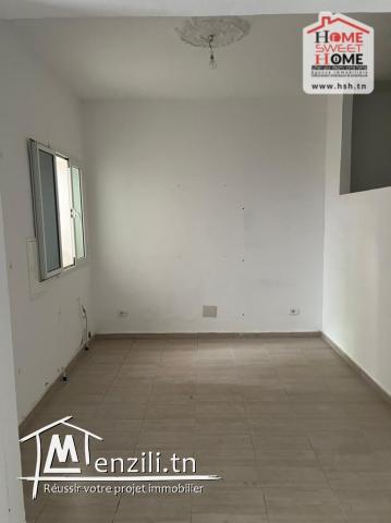 Etage de Villa Iolanda à Louer au Kram