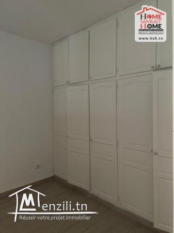 Etage de Villa Iolanda à Louer au Kram