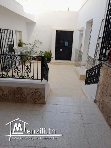 grande villa de 2 niveaux +2 garages et 2 studios