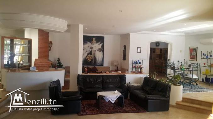 Loue maison de maitre tel 96621141