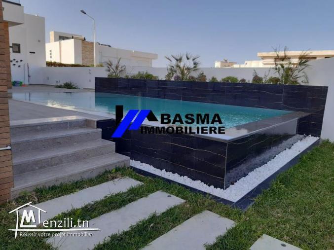 une magnifique villa haut standing s+4 à louer à Hergla