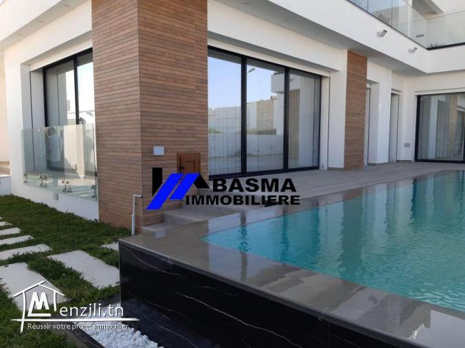 une magnifique villa haut standing s+4 à louer à Hergla