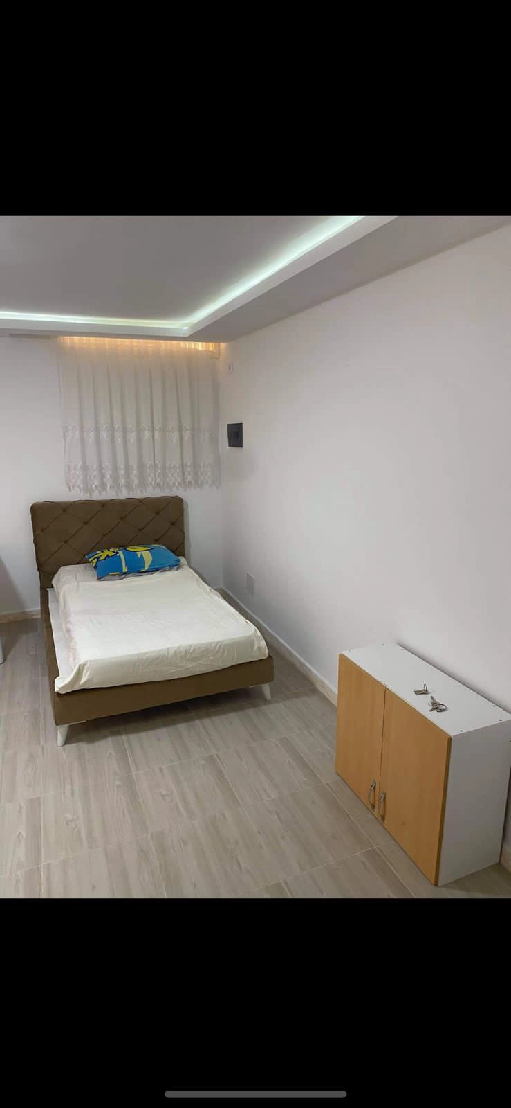 Description A louer studio S+0 + parking de voiture à Jardins d’El Menzah 1