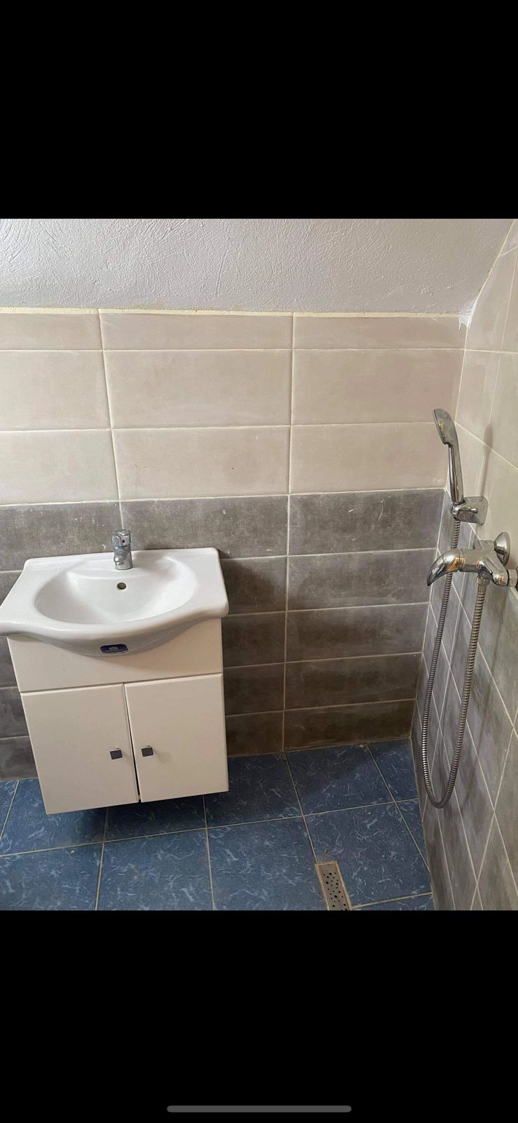 Description A louer studio S+0 + parking de voiture à Jardins d’El Menzah 1