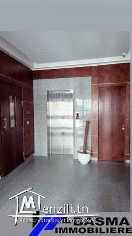 un appartement à Corniche à louer