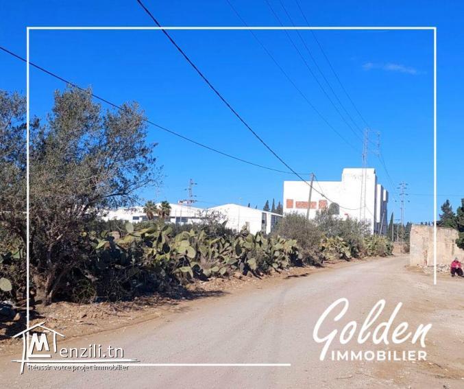 un #terrain proche de toutes les commodités  situé à entrer Baraket sahel.