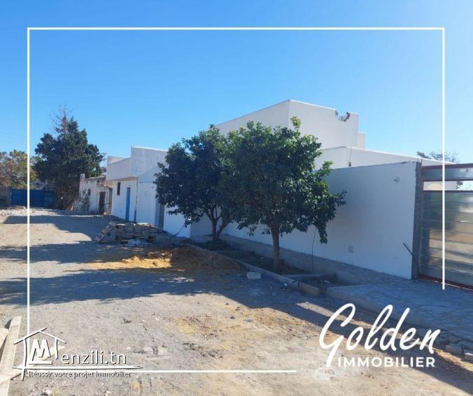 un #terrain proche de toutes les commodités  situé à entrer Baraket sahel.