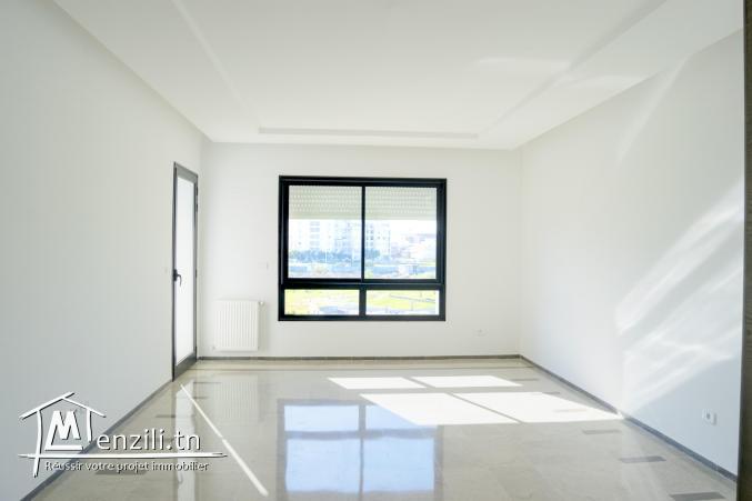 un spacieux S+3 à vendre( direct promoteur ) cité  Ghazela