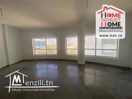 Bureau Louis à Louer aux Berges du Lac 2