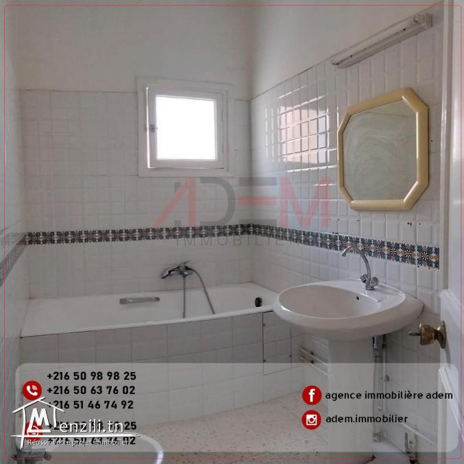 Spacieux bureau A5 sur une route principale