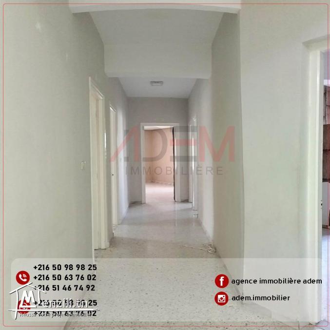 Spacieux bureau A5 sur une route principale