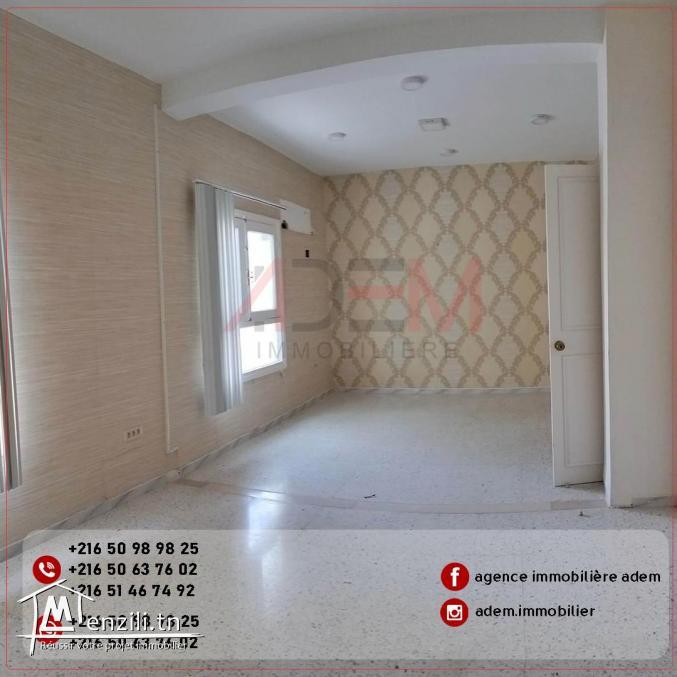 Spacieux bureau A5 sur une route principale