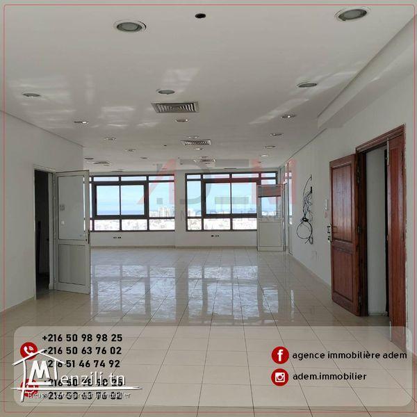 Open Space de 180m² sur une route principale à Khzema