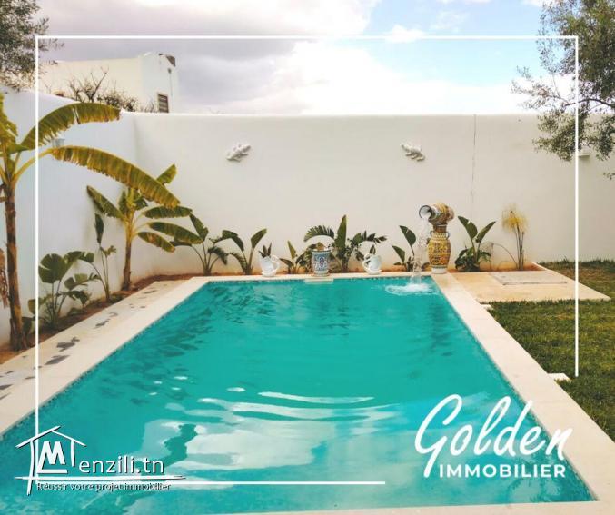 Villa s+4 de style arabesque sur deux niveaux avec piscine