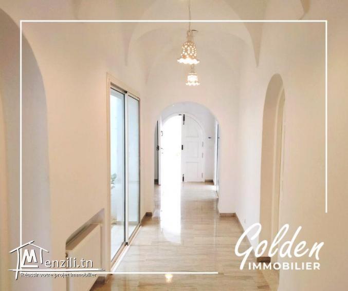 Villa s+4 de style arabesque sur deux niveaux avec piscine