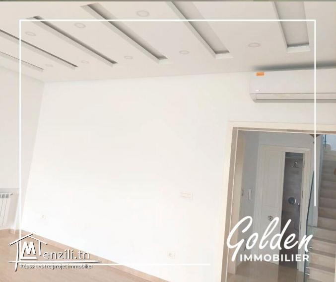 Villa s+4 de style arabesque sur deux niveaux avec piscine