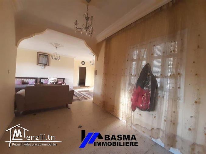 à vendre un appartement S+3 à Hay Riadh