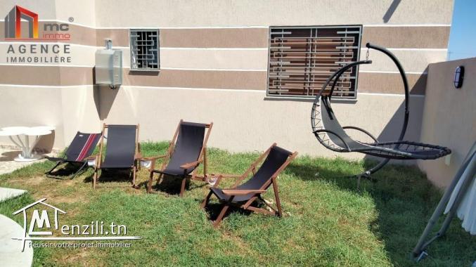 une villa s+2 avec piscine à plage elhaouaria