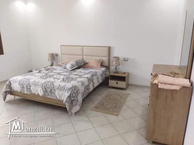 une villa s+2 avec piscine à plage elhaouaria