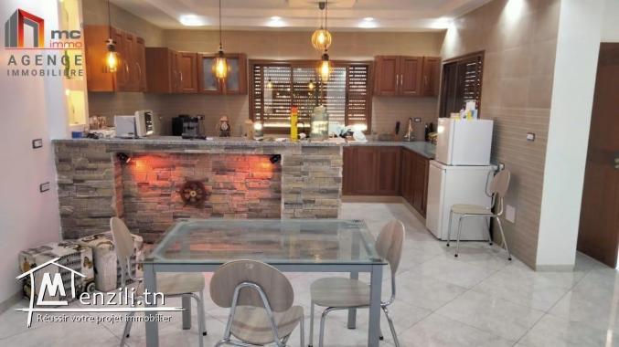 une villa s+2 avec piscine à plage elhaouaria