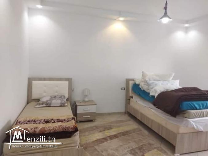 une villa s+2 avec piscine à plage elhaouaria