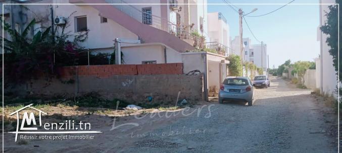 A_VENDRE un Beau terrain clôturé  à la Marsa