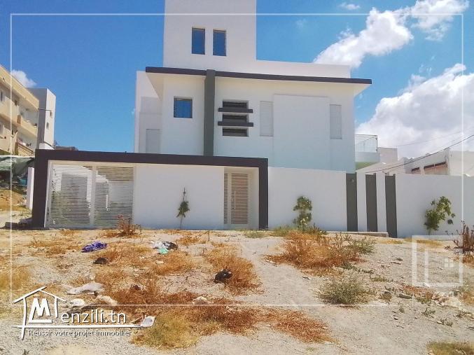 A vendre une #villa S+4 avec jardin