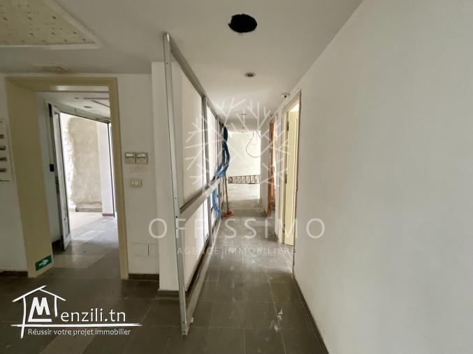 NOUVELLE OPPORTUNITÉ : IMMEUBLE LUMINEUX ET SPACIEUX À LOUER EN PLEIN CENTRE-VILLE DE TUNIS