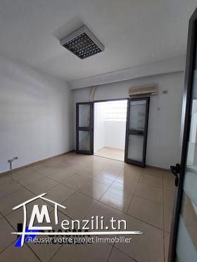 Un bureau A3 louer à Corniche