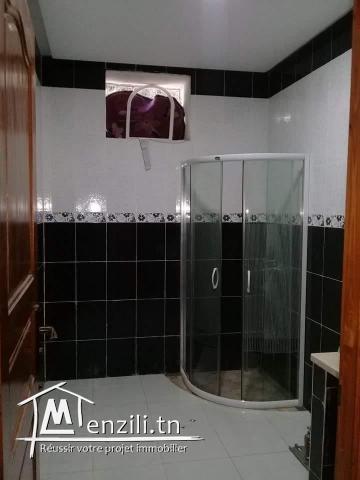 TRES BELLE VILLA MOUROUJ 3  (en face du marché de gros Tunis)
