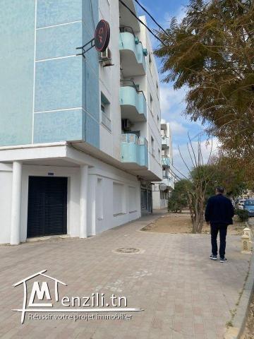 للبيع محل تجاري في رادس "إقامة الفيروز"