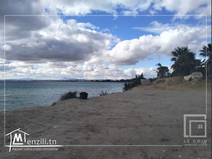 أرض للبيع 157م² في قلب الحمامات تبعد 400 متر على البحر