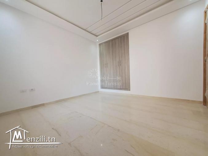 A vendre appartement S+3 à Khézama EST