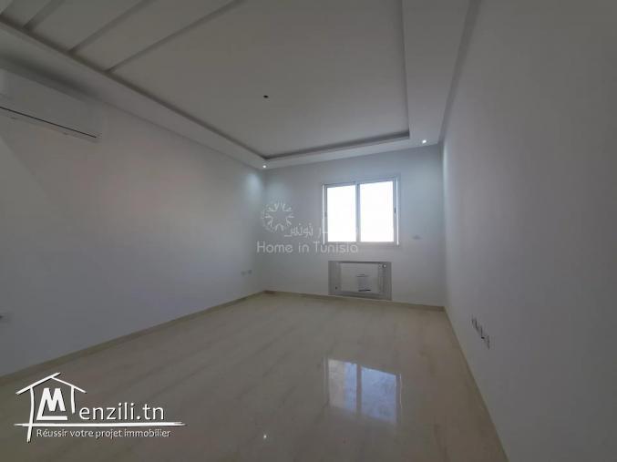 A vendre appartement S+3 à Khézama EST