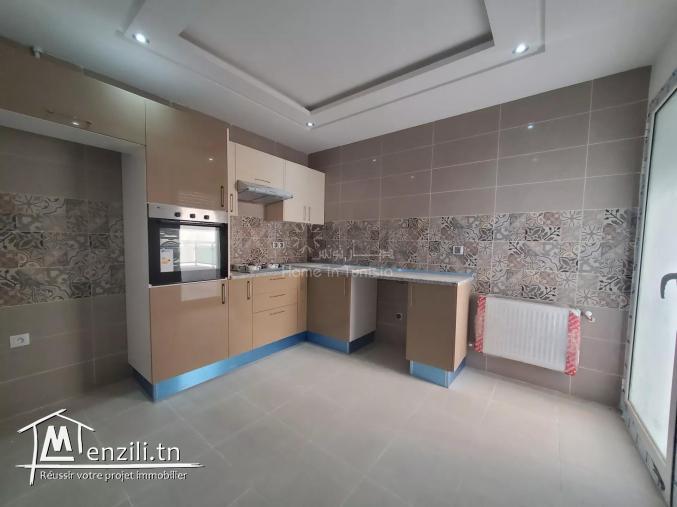 A vendre appartement S+3 à Khézama EST